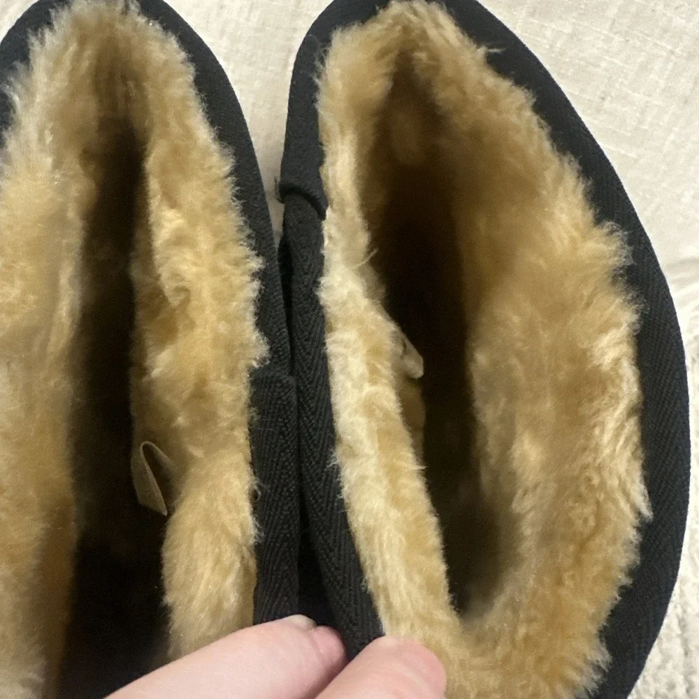 Vepose black suede